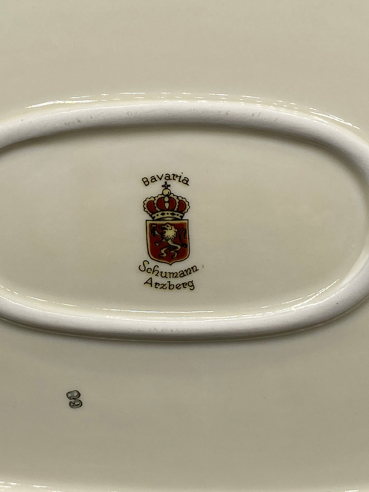 Grand plat Schumann Arzberg – détail du cachet armorié Bavaria