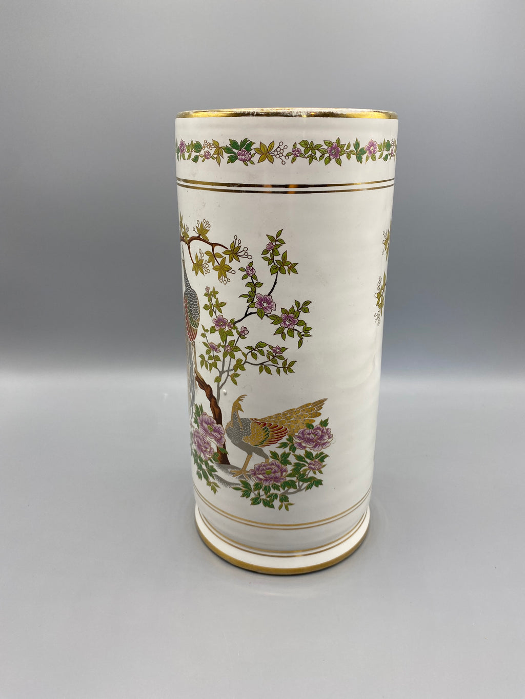 Vase rouleau porcelaine Kinoys Rhodes, décor paons et fleurs, or 24 carats, face 1