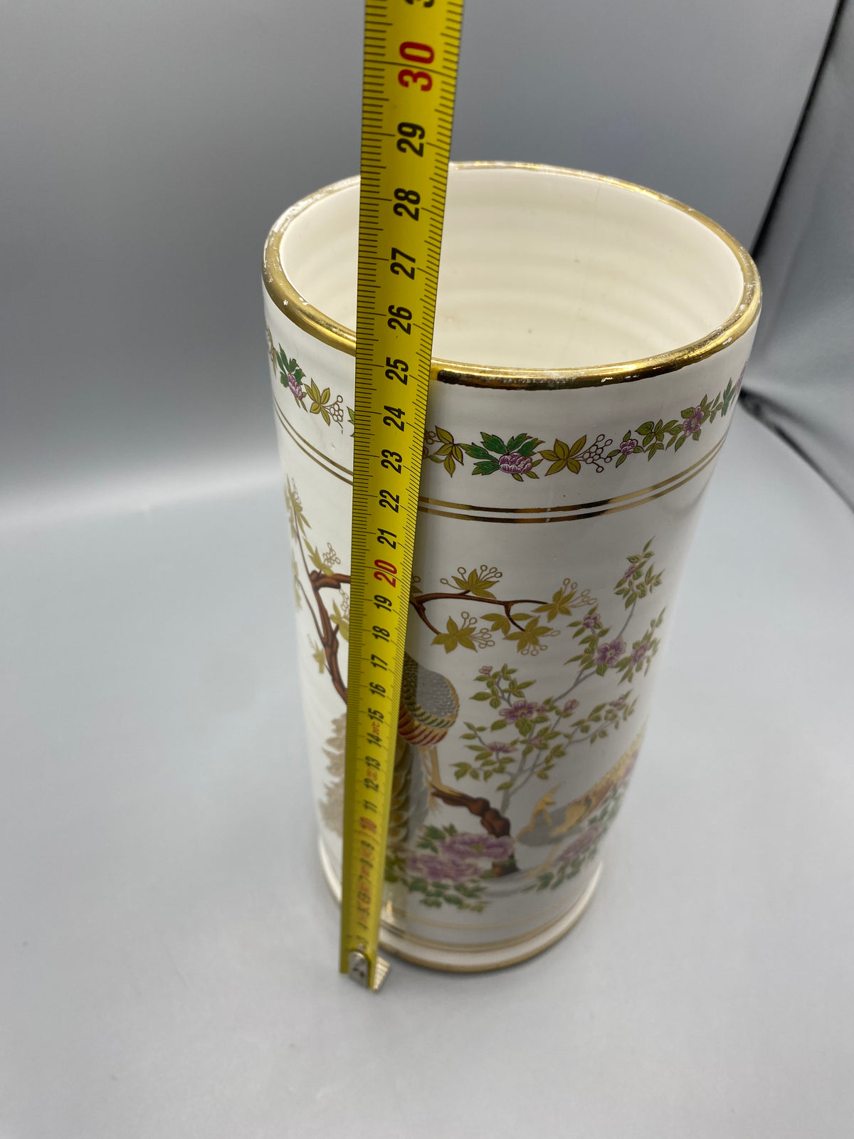 Intérieur du vase, bord doré