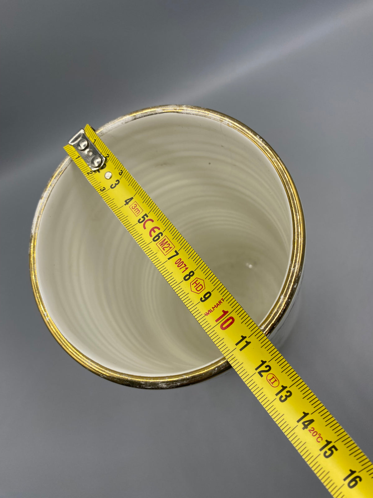 Hauteur du vase, 28 cm