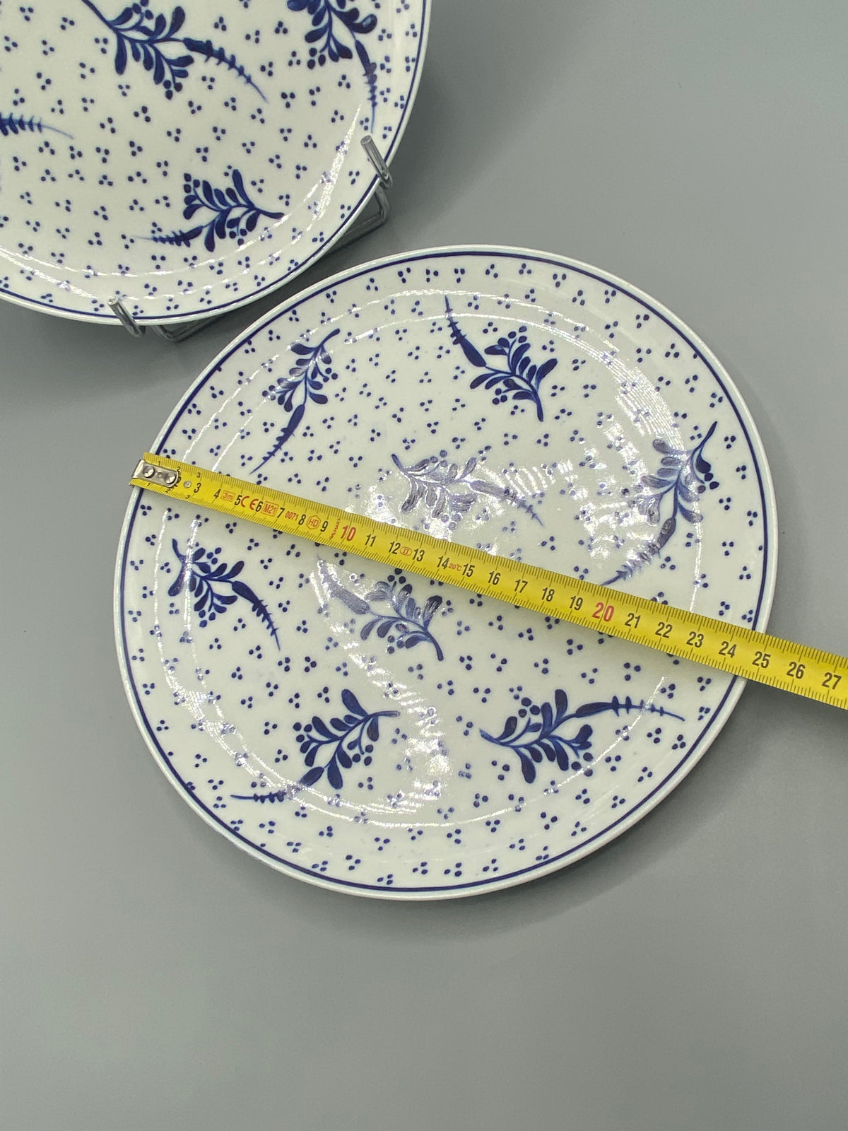 Diamètre 23 cm, assiette plate porcelaine décor bleu