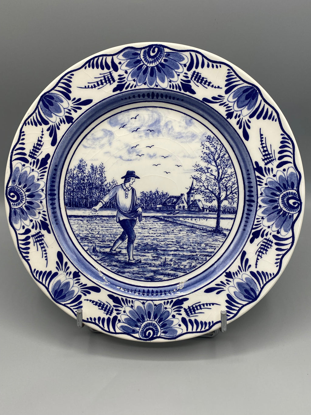 Assiette décorative Delft bleu, scène du semeur dans un paysage de polders, vue de face