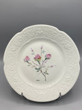 Assiette porcelaine Limoges blanche, bouquet de roses peint à la main, signé Chris, vue de face