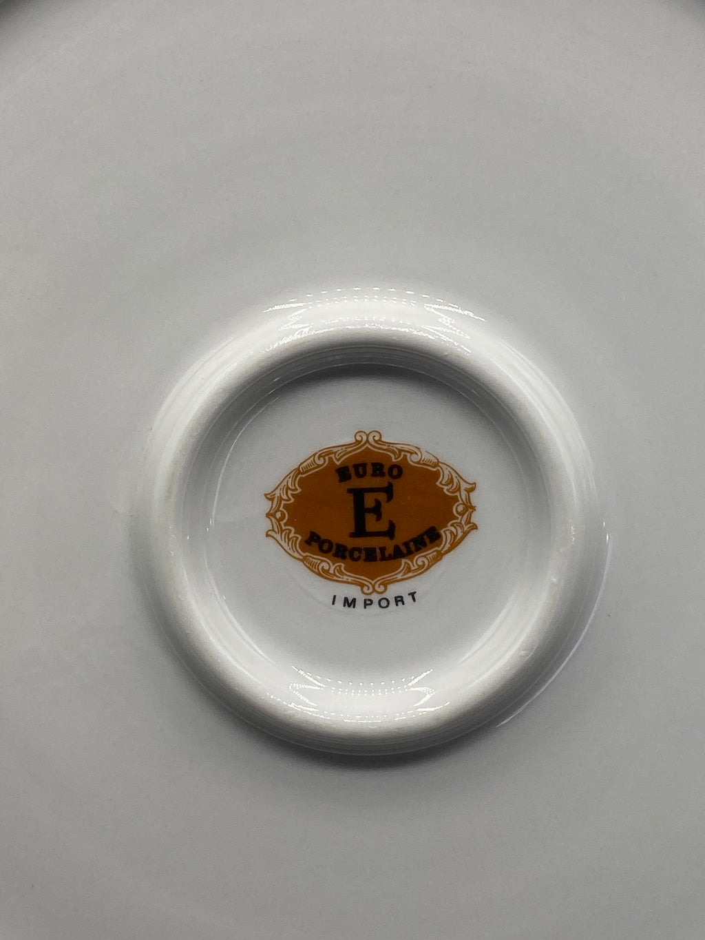 Revers du plat, cachet doré Euro Porcelaine Import