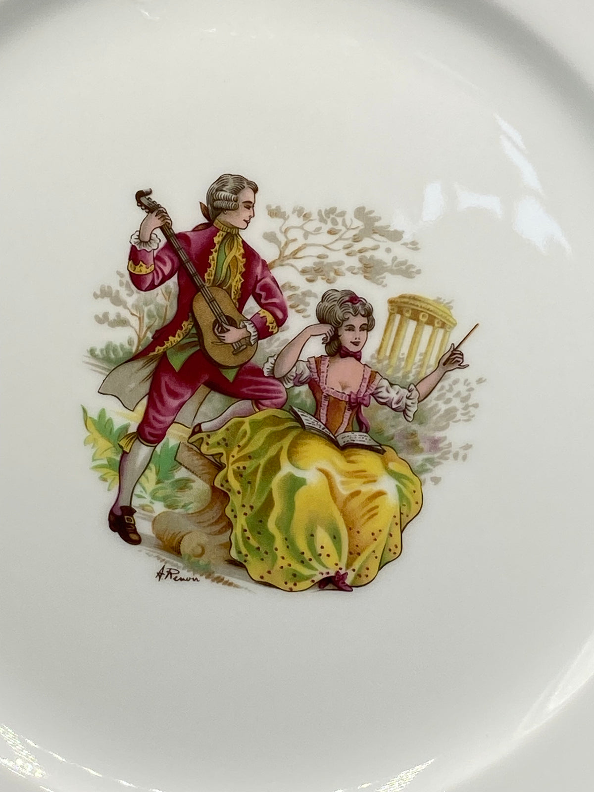 Détail scène galante, cavalier en habit rouge jouant de la mandoline, dame en robe jaune