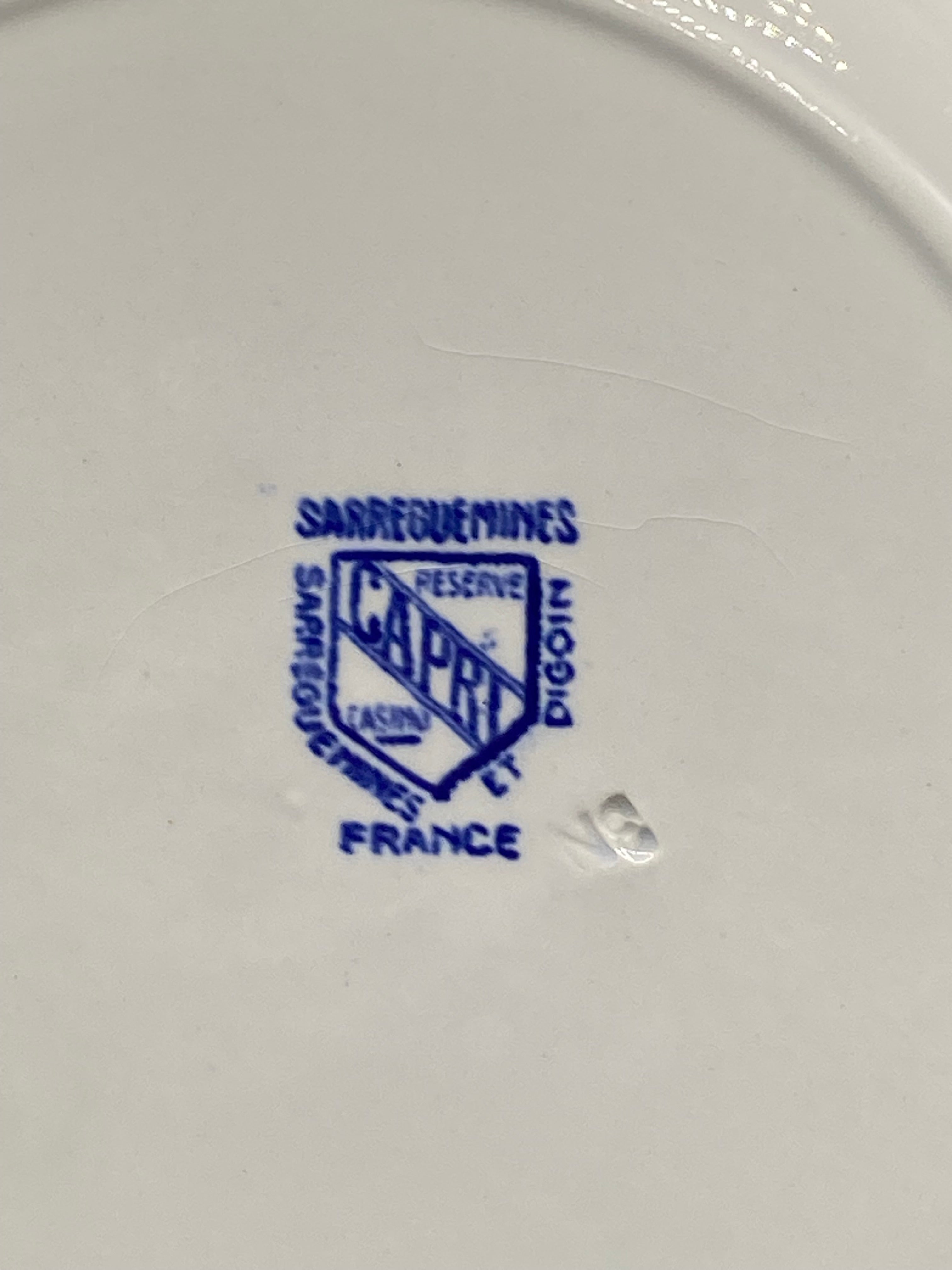 Détail cachet Sarreguemines et Digoin France, décor Capri