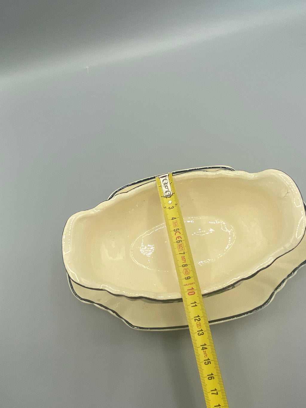 Vue intérieure saucière, largeur 13 cm, faïence ivoire crème