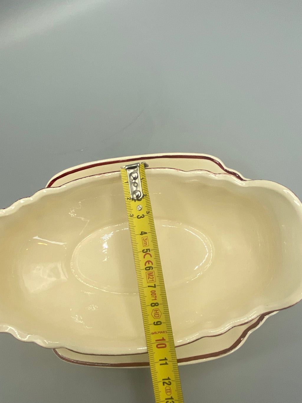 Vue intérieure saucière, largeur 12 cm, faïence ivoire crème