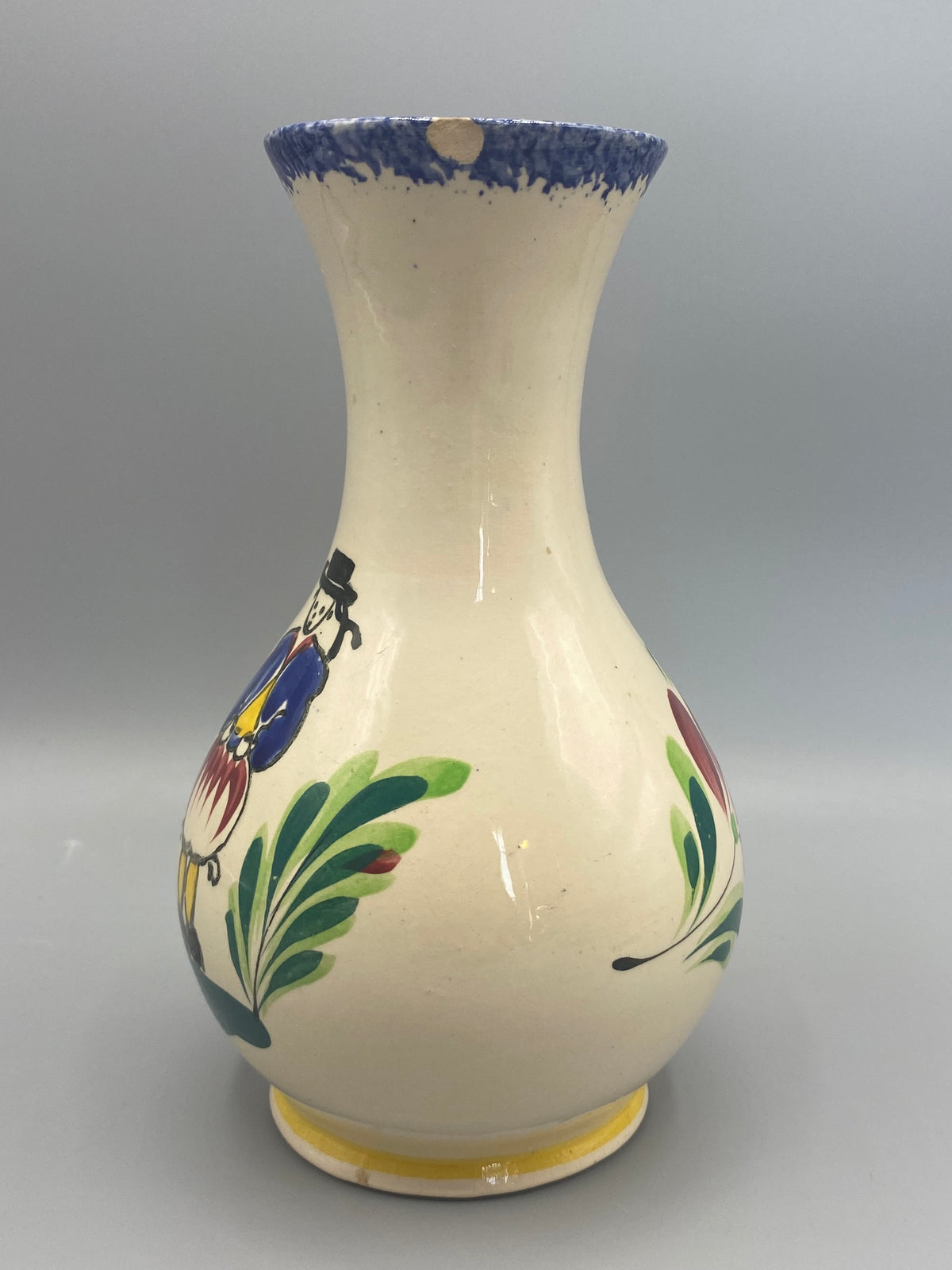 Vase faïence bretonne vue de dessus col bleu moucheté hauteur 17 cm