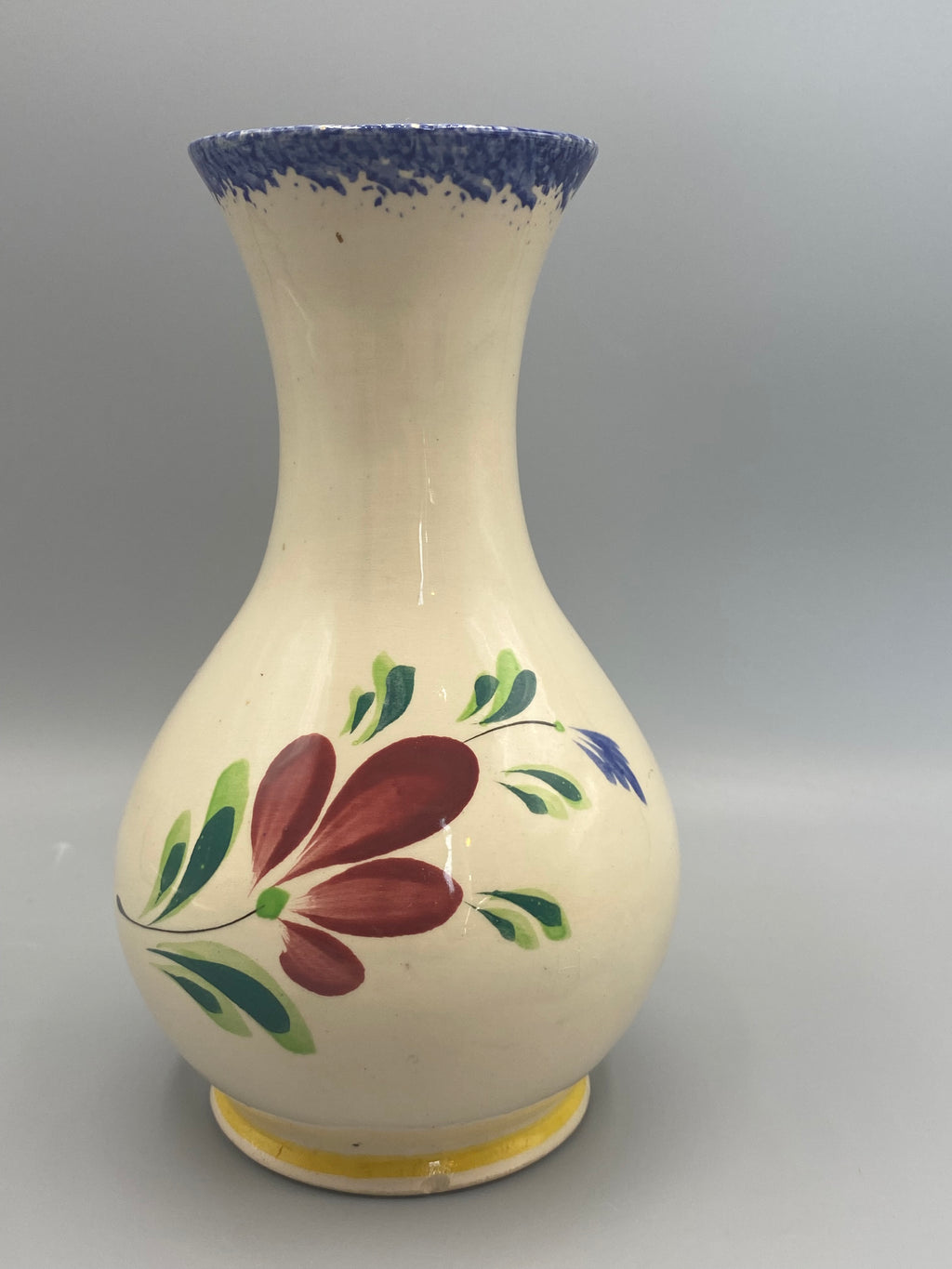 Vase faïence bretonne face personnage veste bleue chapeau noir