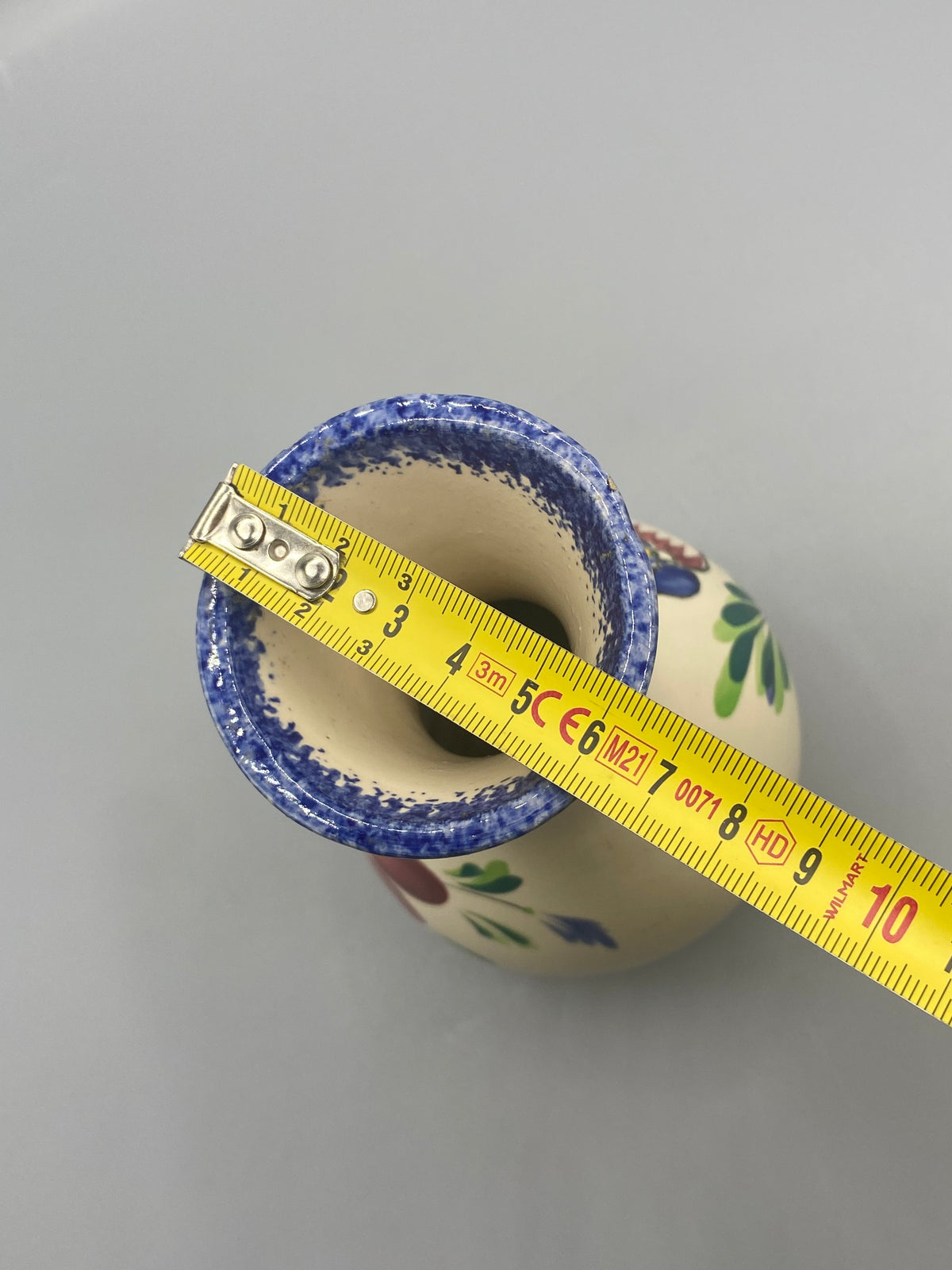 Vase faïence bretonne face florale décor bordeaux et vert