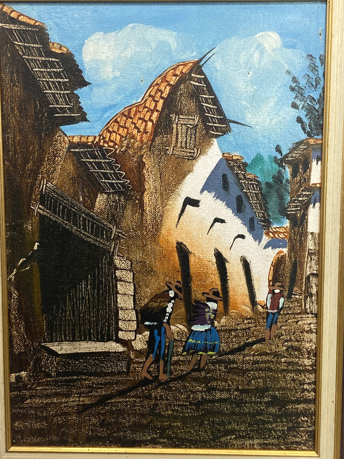Détail des personnages en vêtements traditionnels andins et escaliers