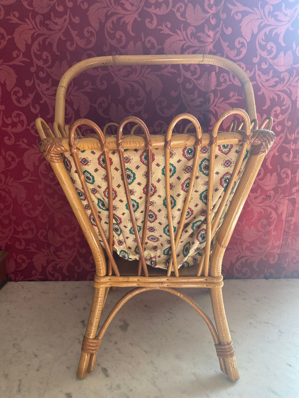 Travailleuse de couture en rotin, vue de dessus, garniture tissu imprimé cachemire