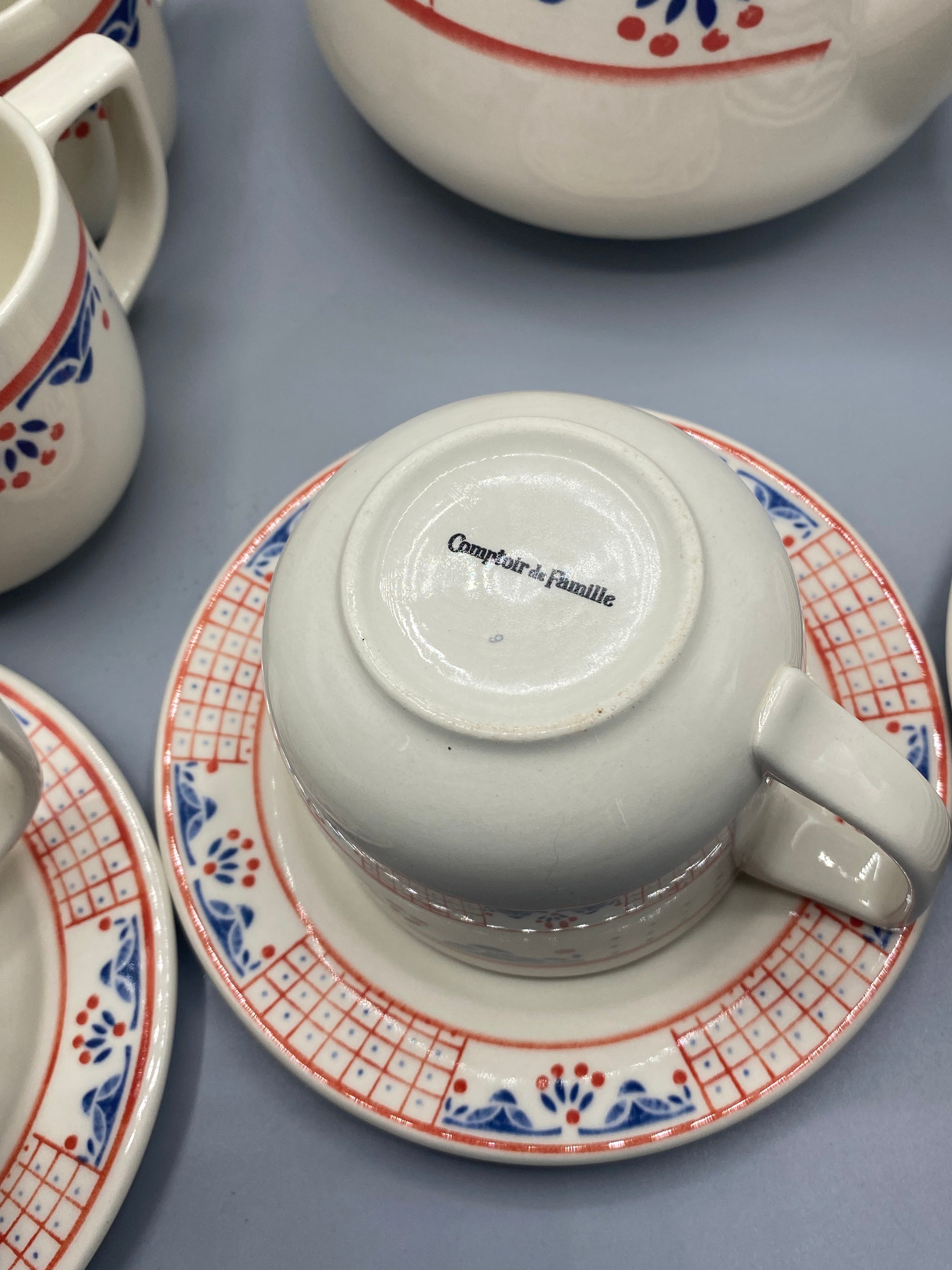 Revers soucoupe avec signature Comptoir de Famille