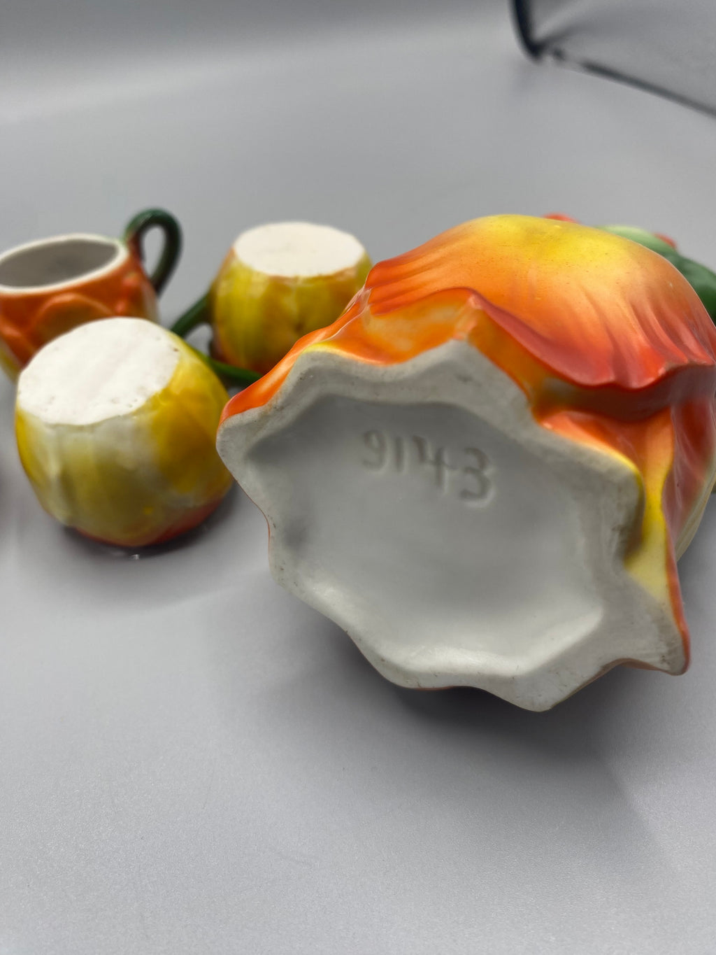 Revers de la carafe avec numéro de modèle en relief