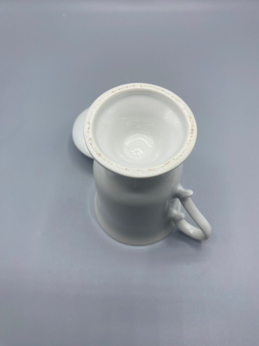 Fond de la tasse à thé porcelaine Chemillé, vue du dessous
