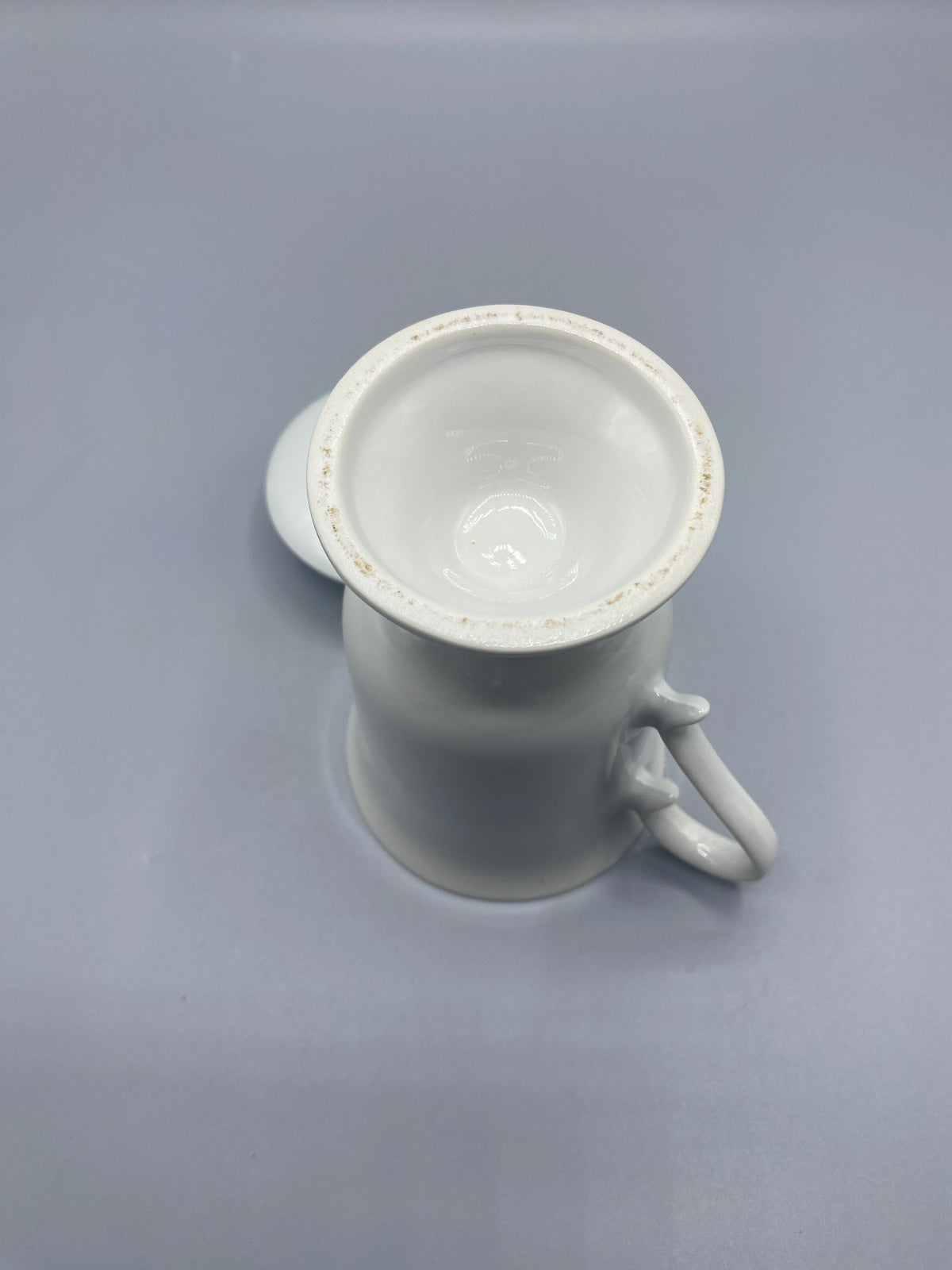 Fond de la tasse à thé porcelaine Chemillé, vue du dessous