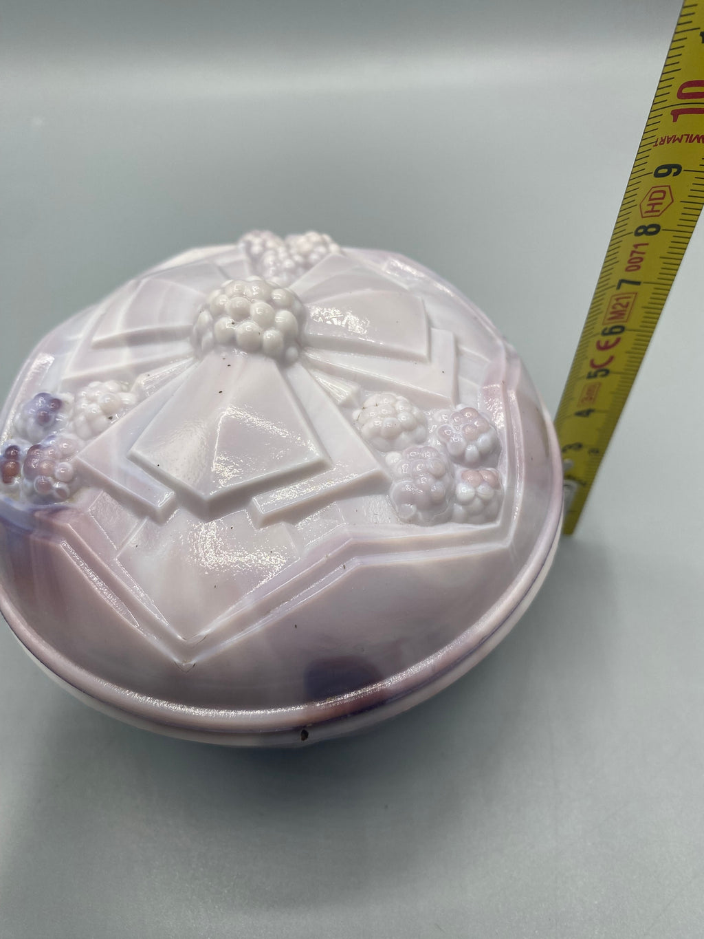 Bonbonnière opaline marbre rose violine, vue de trois quarts