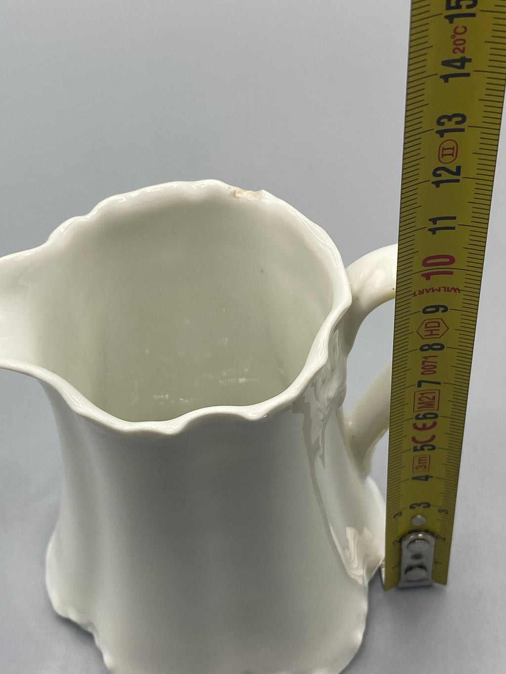 Crémier Haviland avec mètre, hauteur environ 12 cm