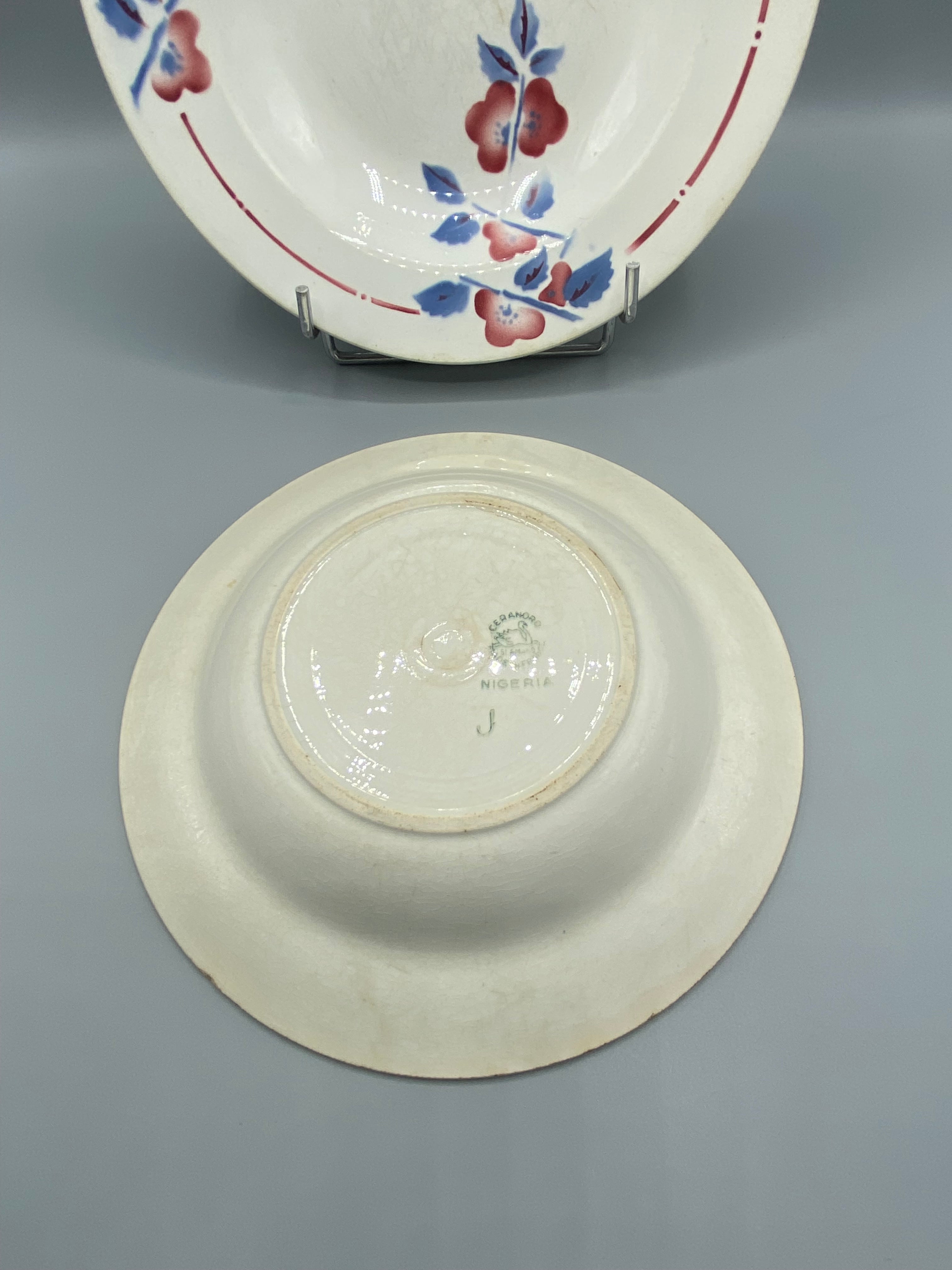 2 assiettes creuses Céranord modèle Niger – Décor floral bleu bordeaux – Art déco vers 1930