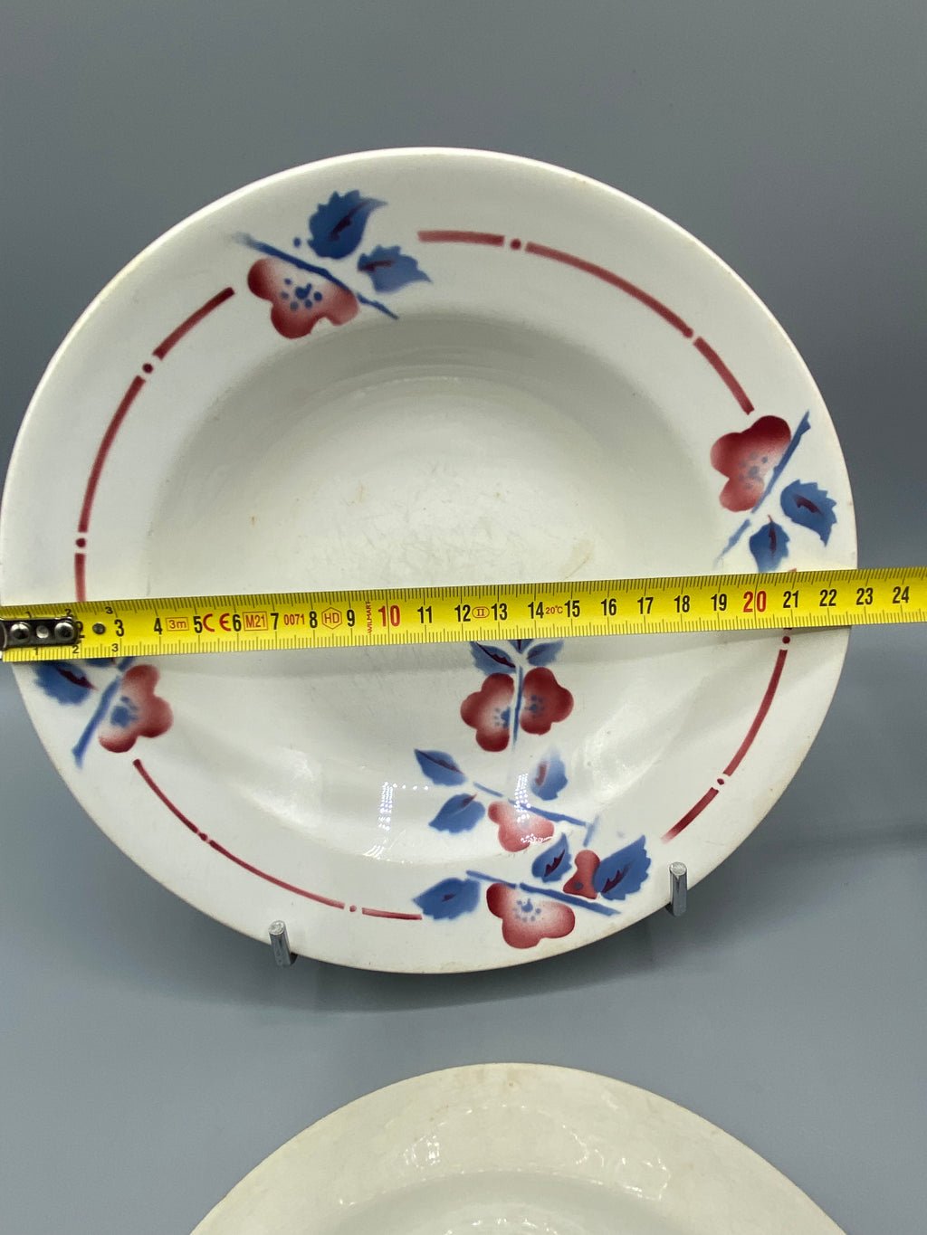 2 assiettes creuses Céranord modèle Niger – Décor floral bleu bordeaux – Art déco vers 1930