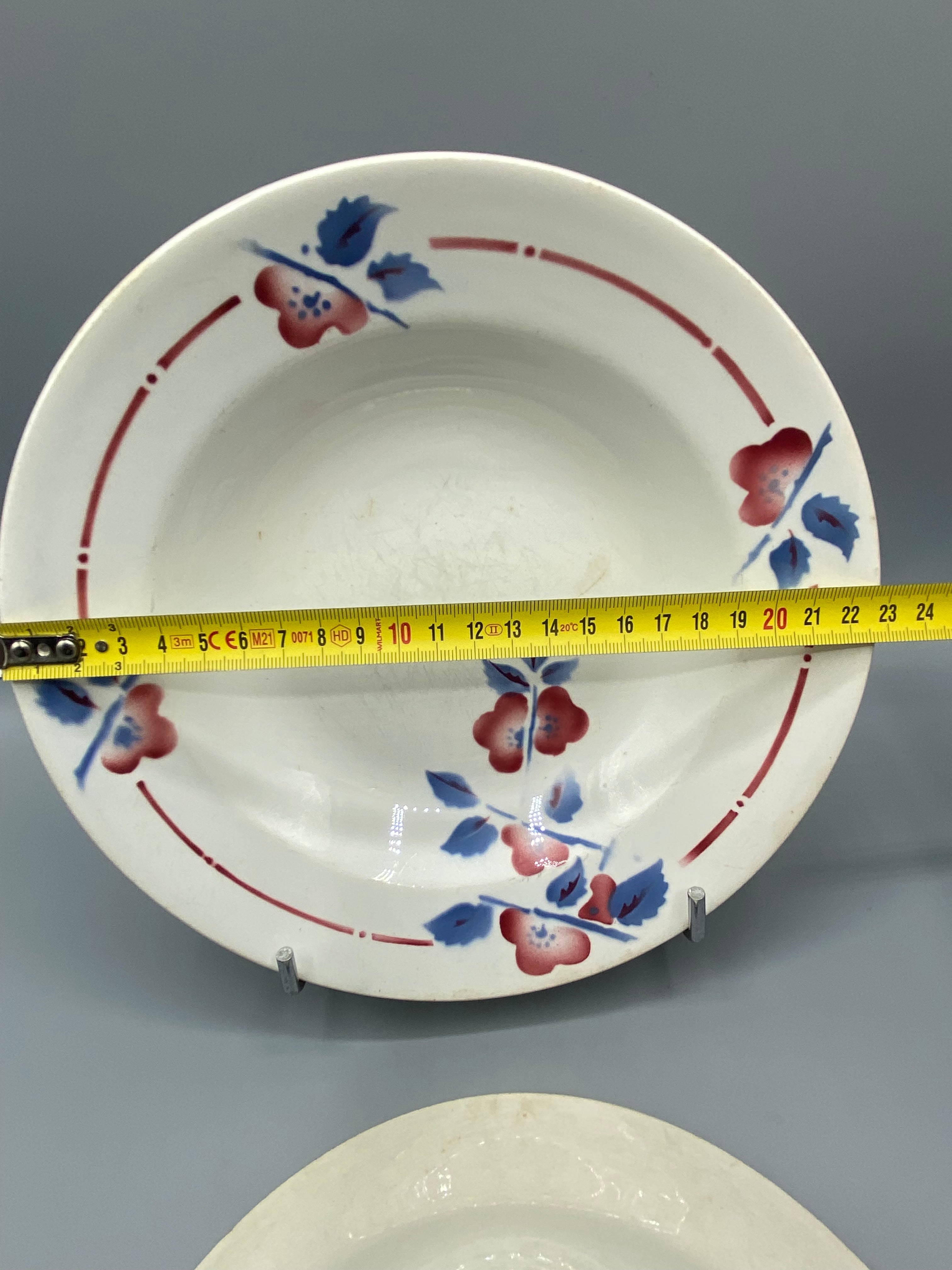 2 assiettes creuses Céranord modèle Niger – Décor floral bleu bordeaux – Art déco vers 1930