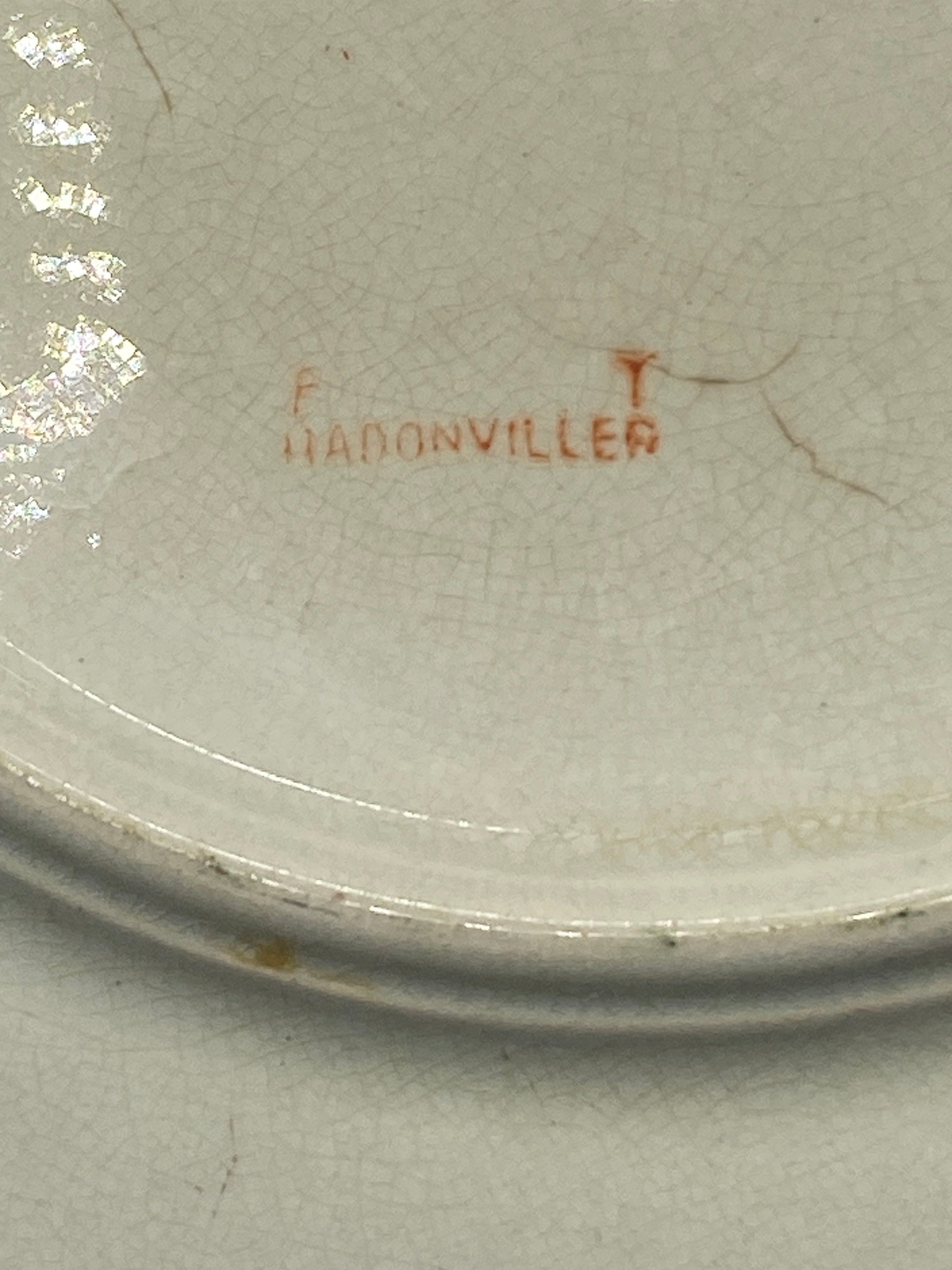Revers assiette, cachet imprimé F. BADONVILLER, manufacture lorraine, craquelure naturelle de l'émail