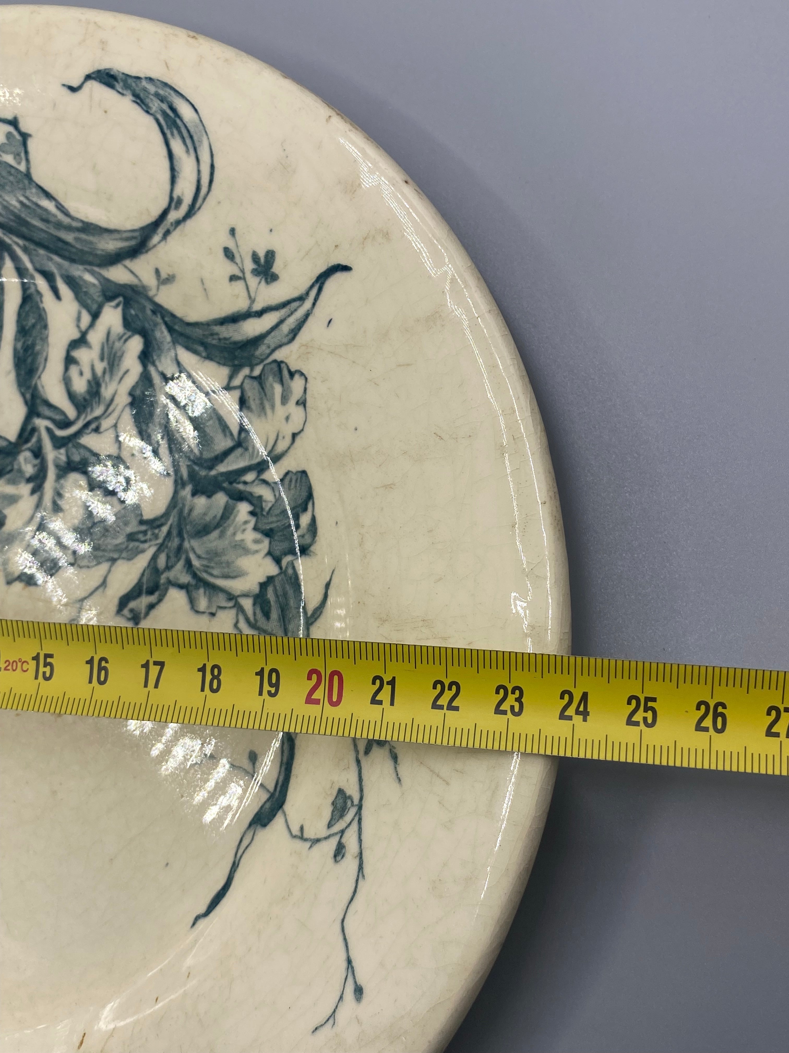 Mesure diamètre assiette Gien japonisme, environ 25 cm, décor branche florale bleu camaïeu