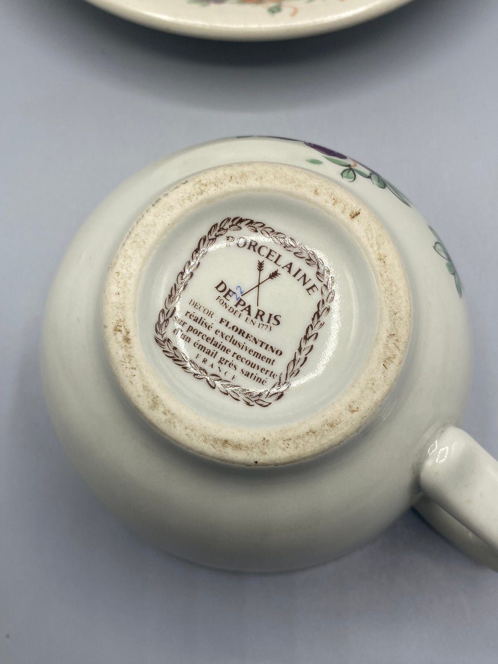 Revers tasse Porcelaine de Paris, cachet fondée en 1771, décor Florentino émail grès satiné France