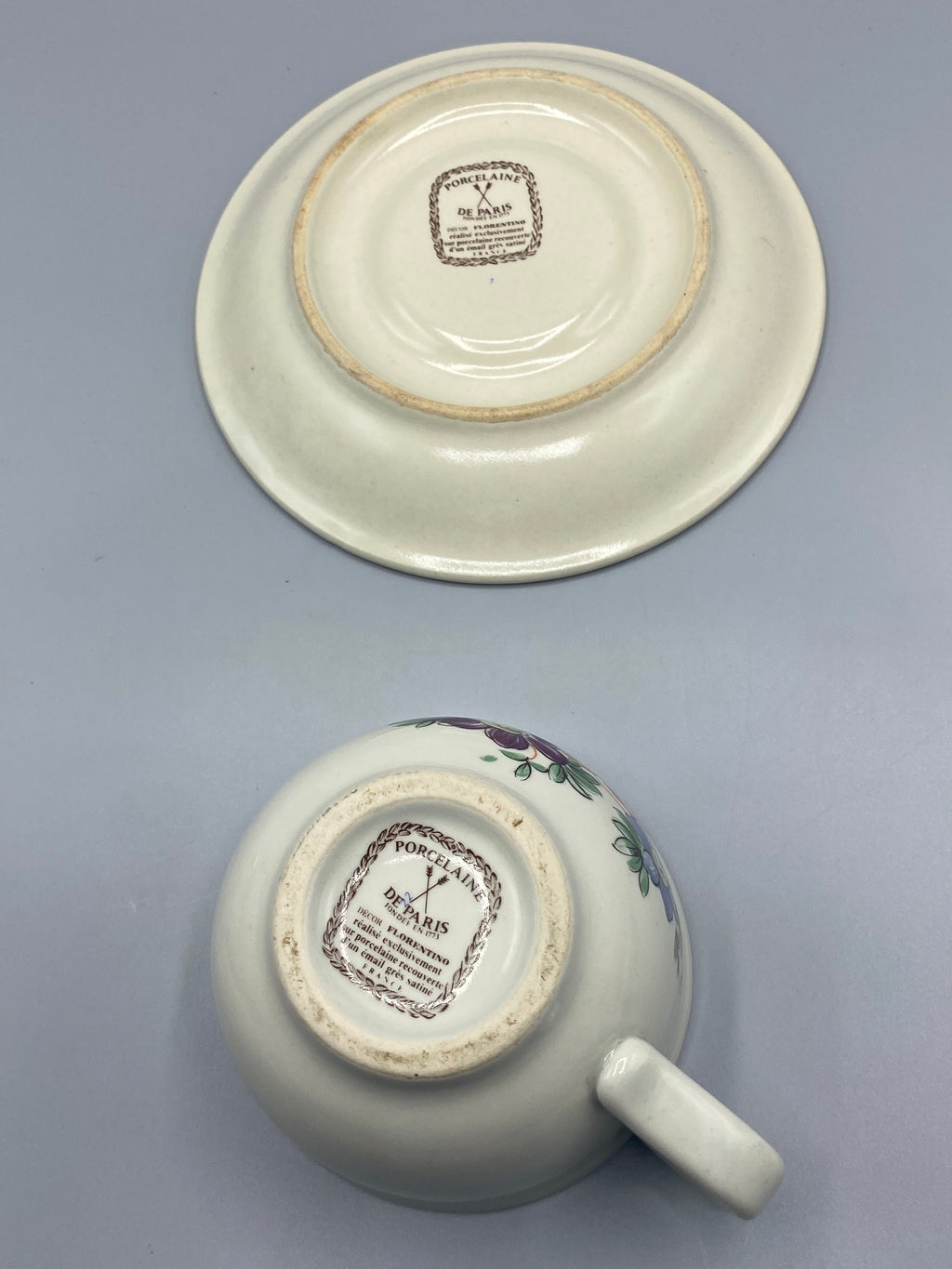 Revers tasse et soucoupe Porcelaine de Paris, cachets Florentino visibles sur les deux pièces