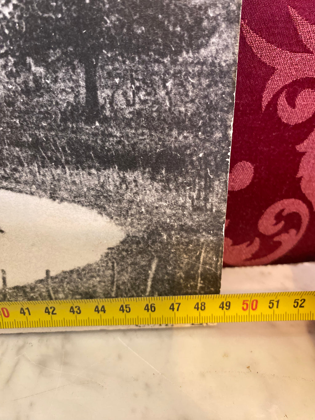 Mesure largeur panneau Lamartine, environ 49 cm, détail texture photographique ancienne