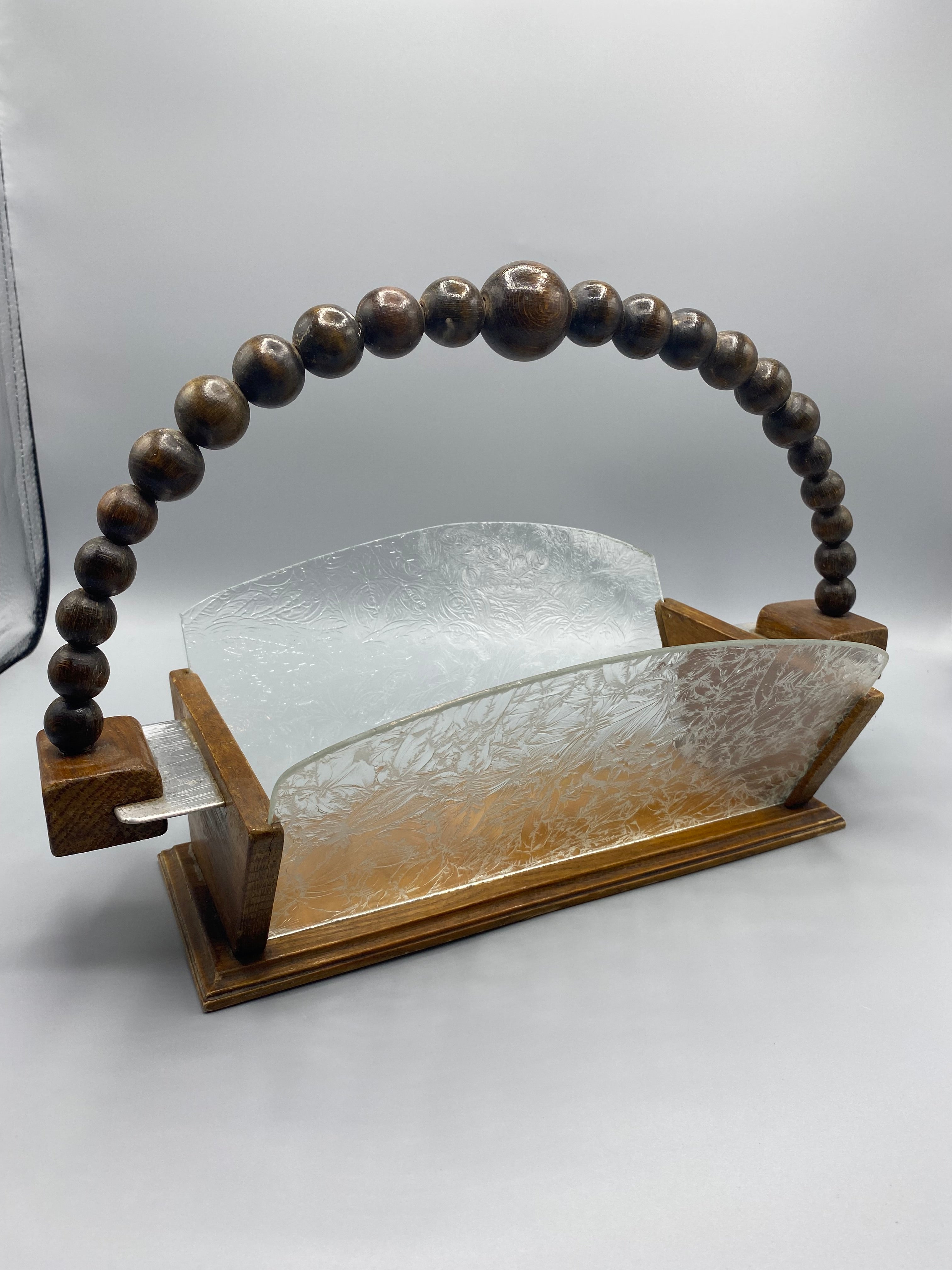 Grand porte-courrier Art déco en bois tourné et verre texturé