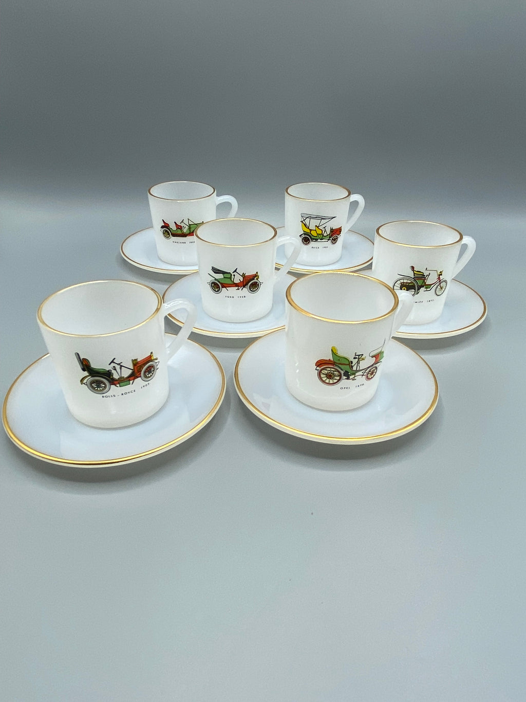 6 tasses et 6 soucoupes Arcopal France, décor automobiles pionnières