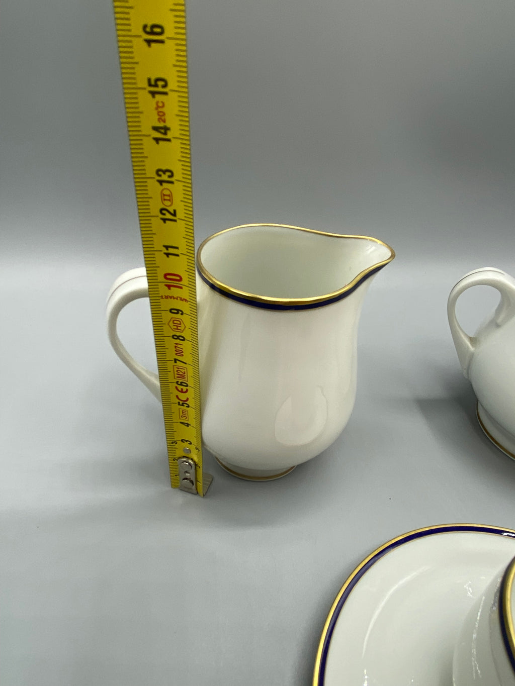 Ensemble porcelaine Limoges Lafarge, cobalt et or, tasse crémier sucrier