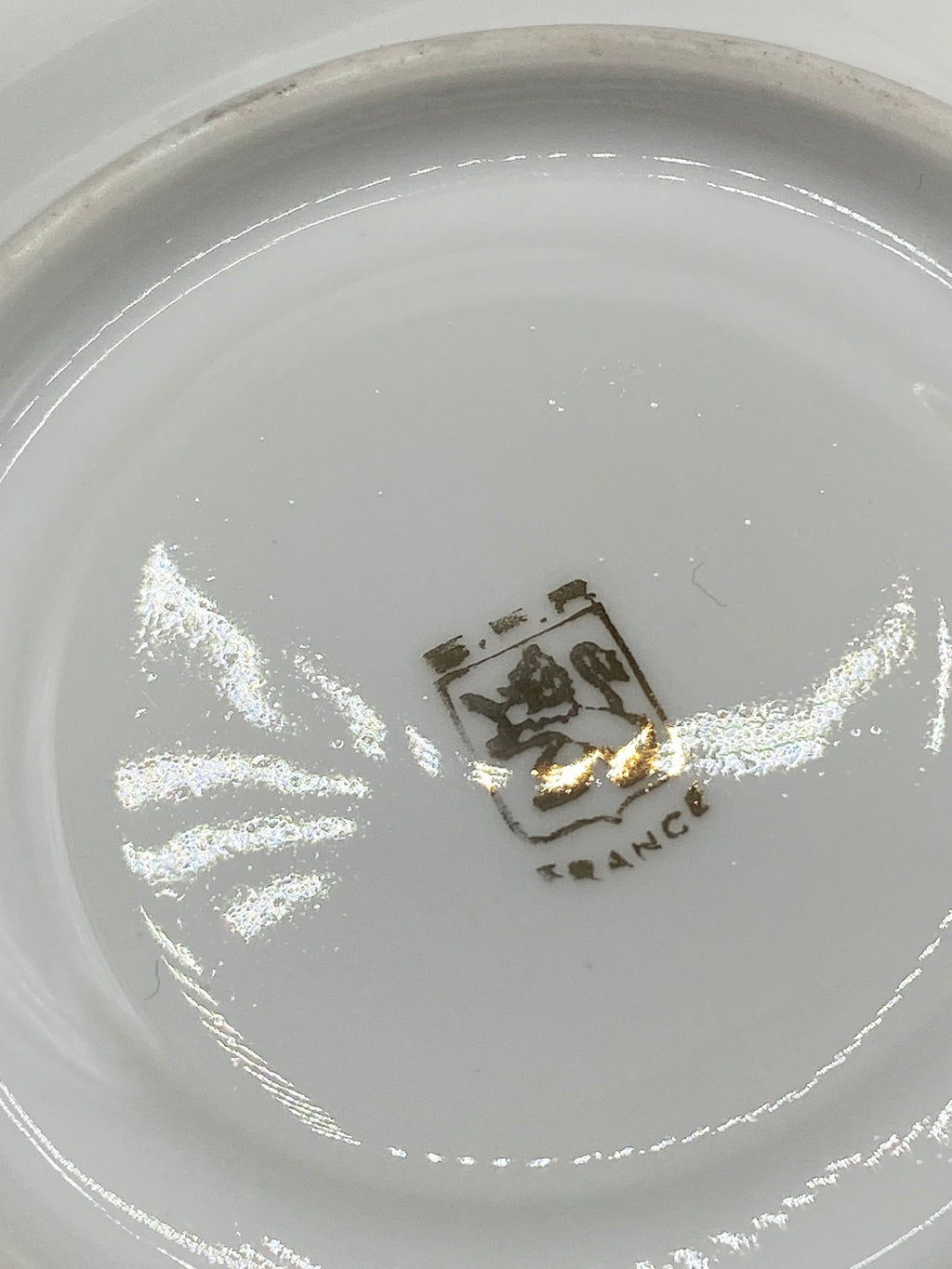 Marque au revers – blason doré FRANCE manufacture de Limoges – détail