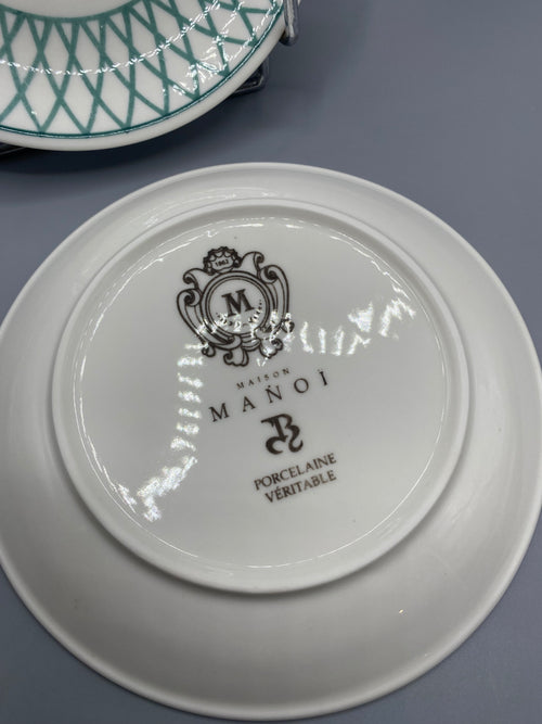 Estampille Maison Manoï au dos – Porcelaine véritable, dessin Jean-Paul Bodet