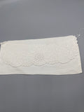 Porte-serviette ancien brodé Monsieur – vue de face déplié, broderie blanche sur blanc