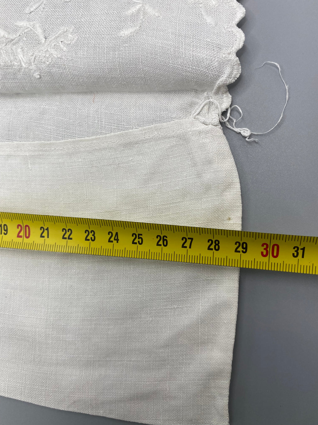 Mesure largeur porte-serviette brodé Monsieur – environ 30 cm