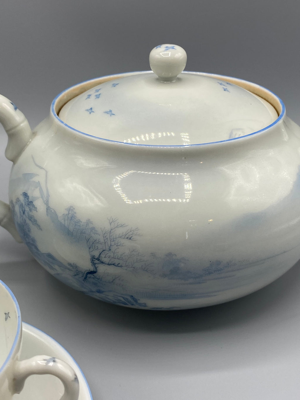 Ensemble à thé japonais Meiji – vue d'ensemble avec pot à lait et soucoupe, mesure