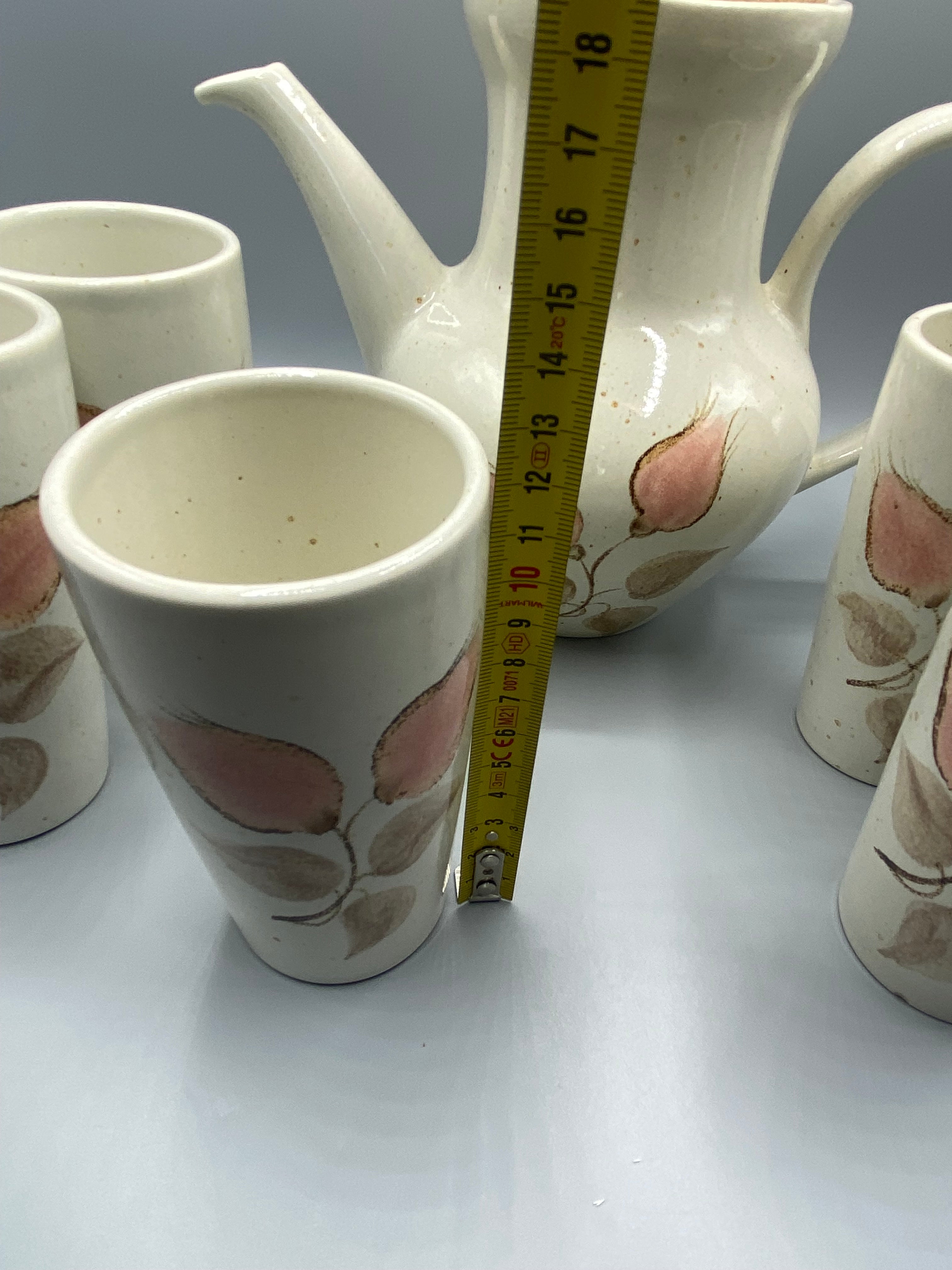 Service à café en grès Salins France – cafetière et 6 gobelets – décor floral rose