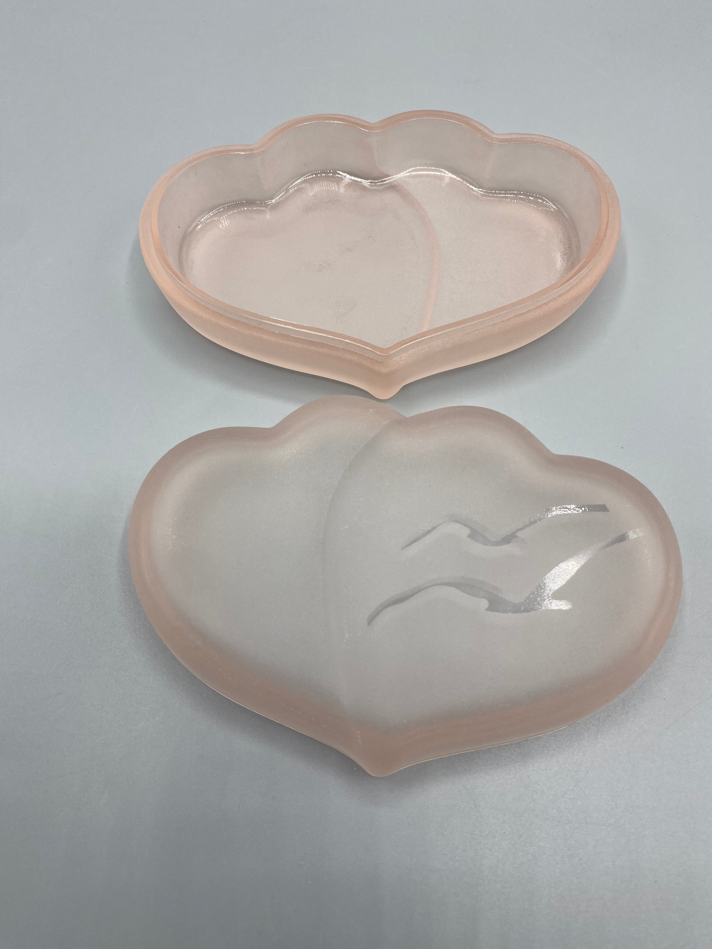 Boîte à bijoux verre rosé – couvercle et fond ouverts