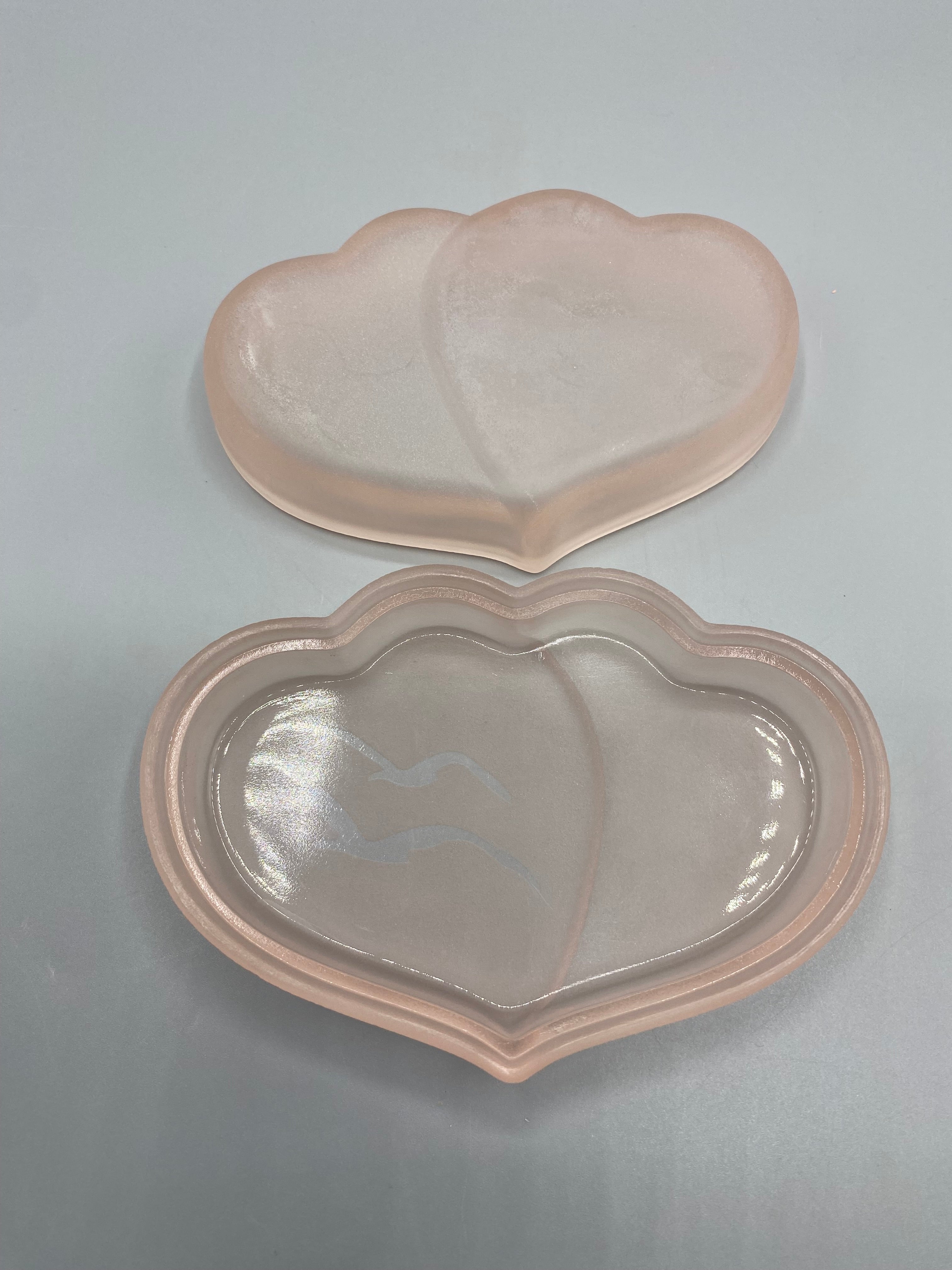 Boîte à bijoux verre rosé – vue de profil ouverte