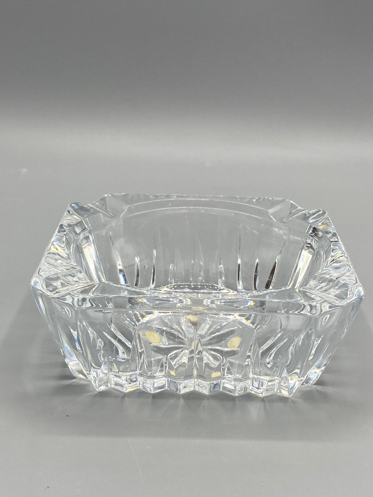 Cendrier vintage verre épais décor étoilé – vue de face