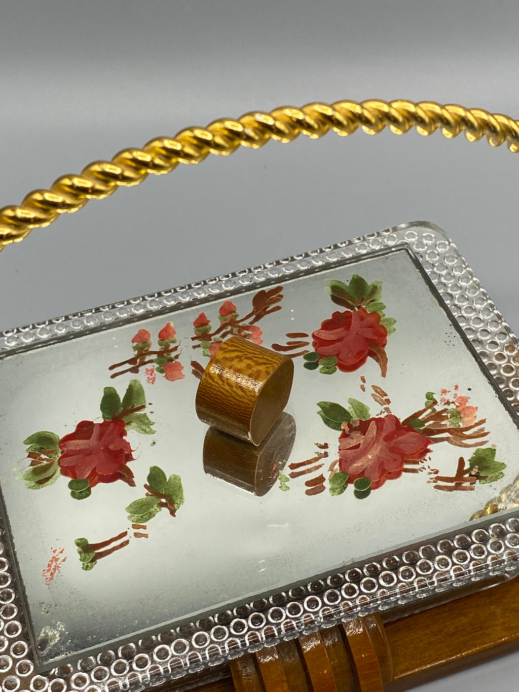 Boîte à biscuits Art déco – vue trois quarts couvercle miroir