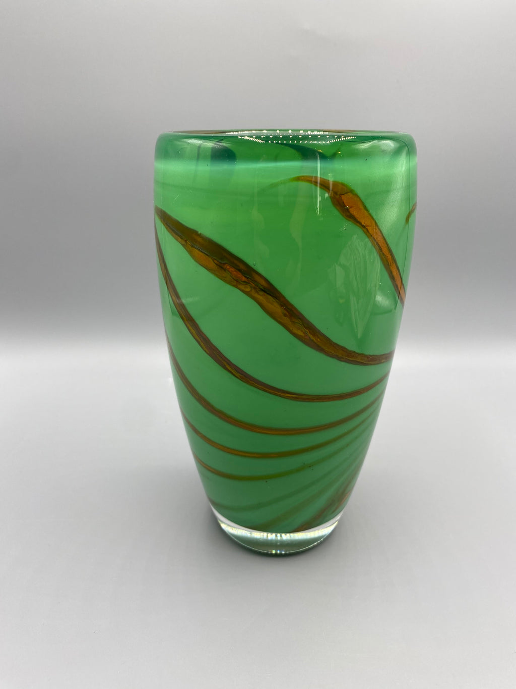 Vase verre art vert émeraude – vue trois quarts décor