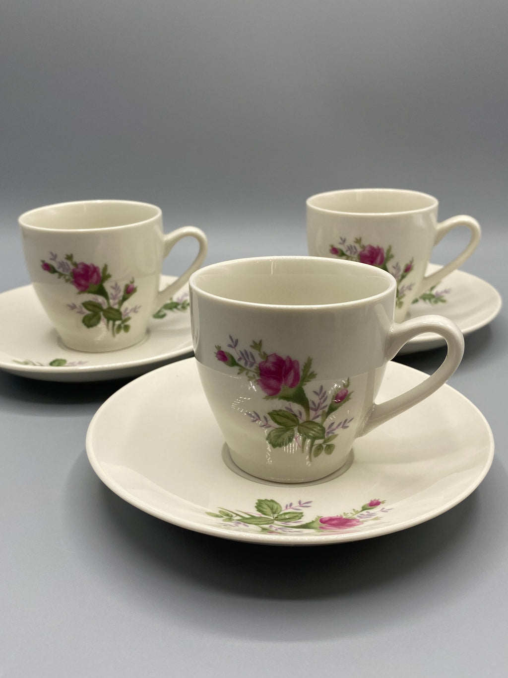 3 tasses soucoupes porcelaine roses – vue ensemble face