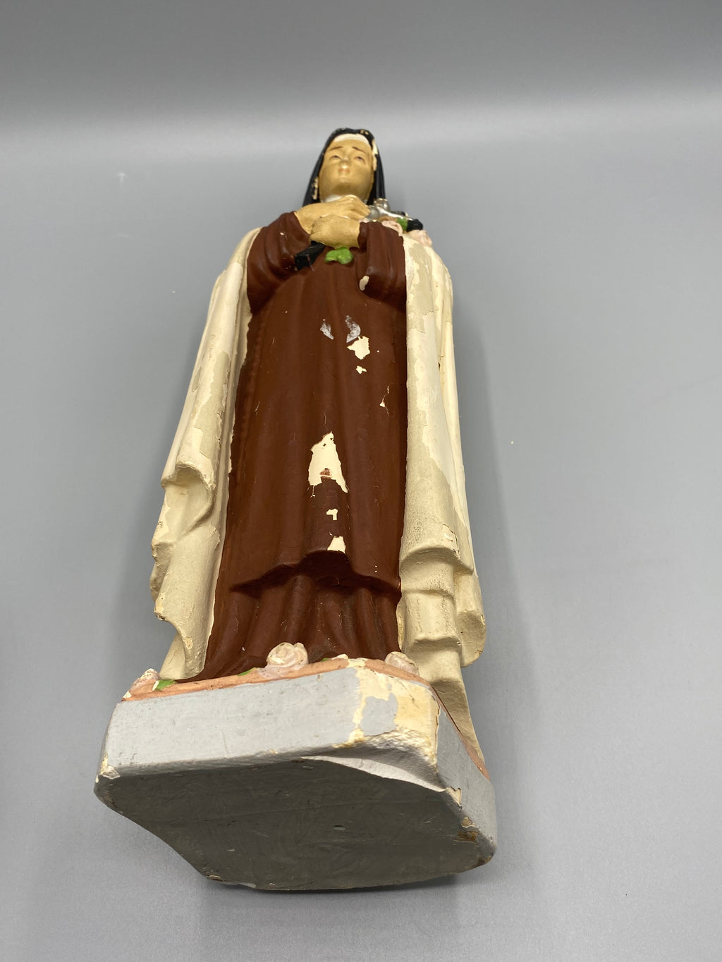 Statue Sainte Thérèse Lisieux – vue dessous socle hexagonal