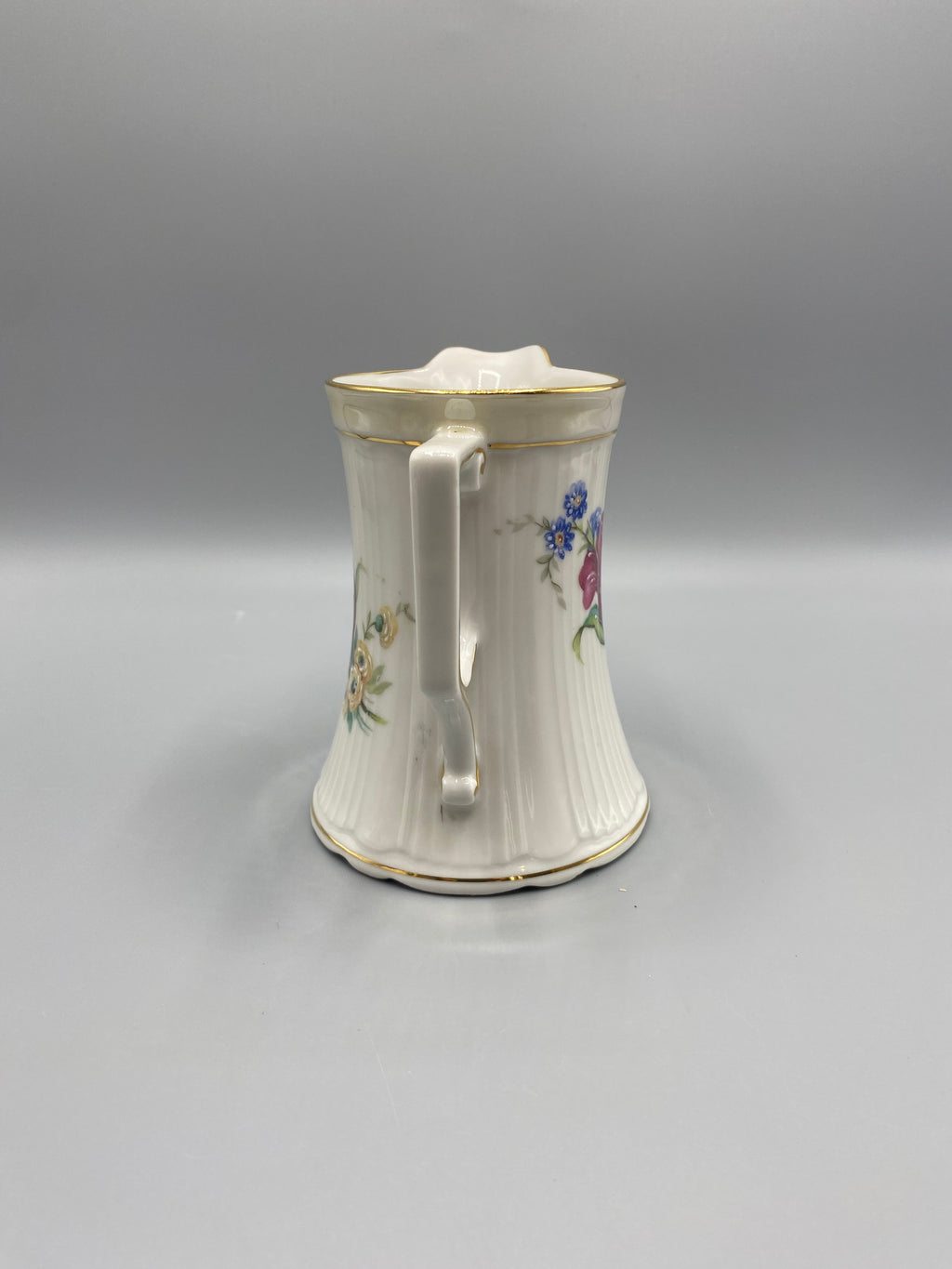 Pot à lait Limoges tulipes – vue dos cannelures