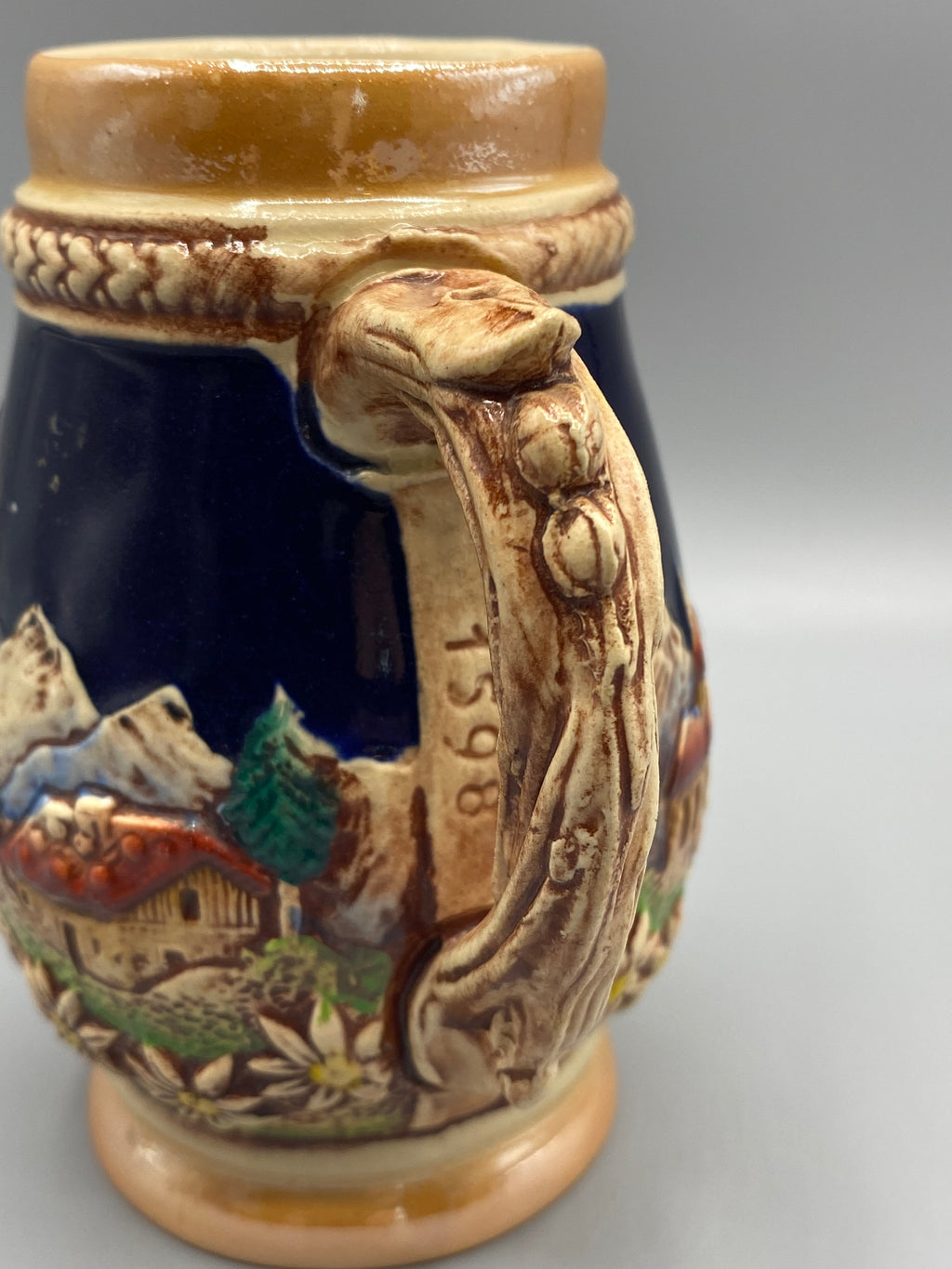 Chope grès Neuschwanstein – vue anse numéro 1598 gravé