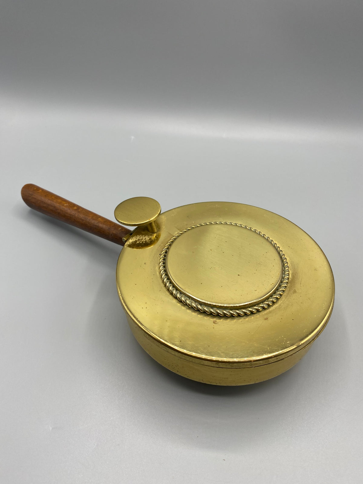 Majordome de table laiton – vue intérieur couvercle ouvert
